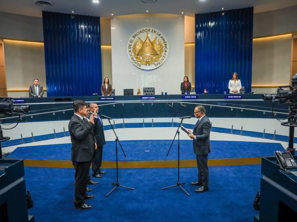 Asamblea Legislativa juramenta a magistrados suplentes para fortalecer la Corte Suprema de Justicia