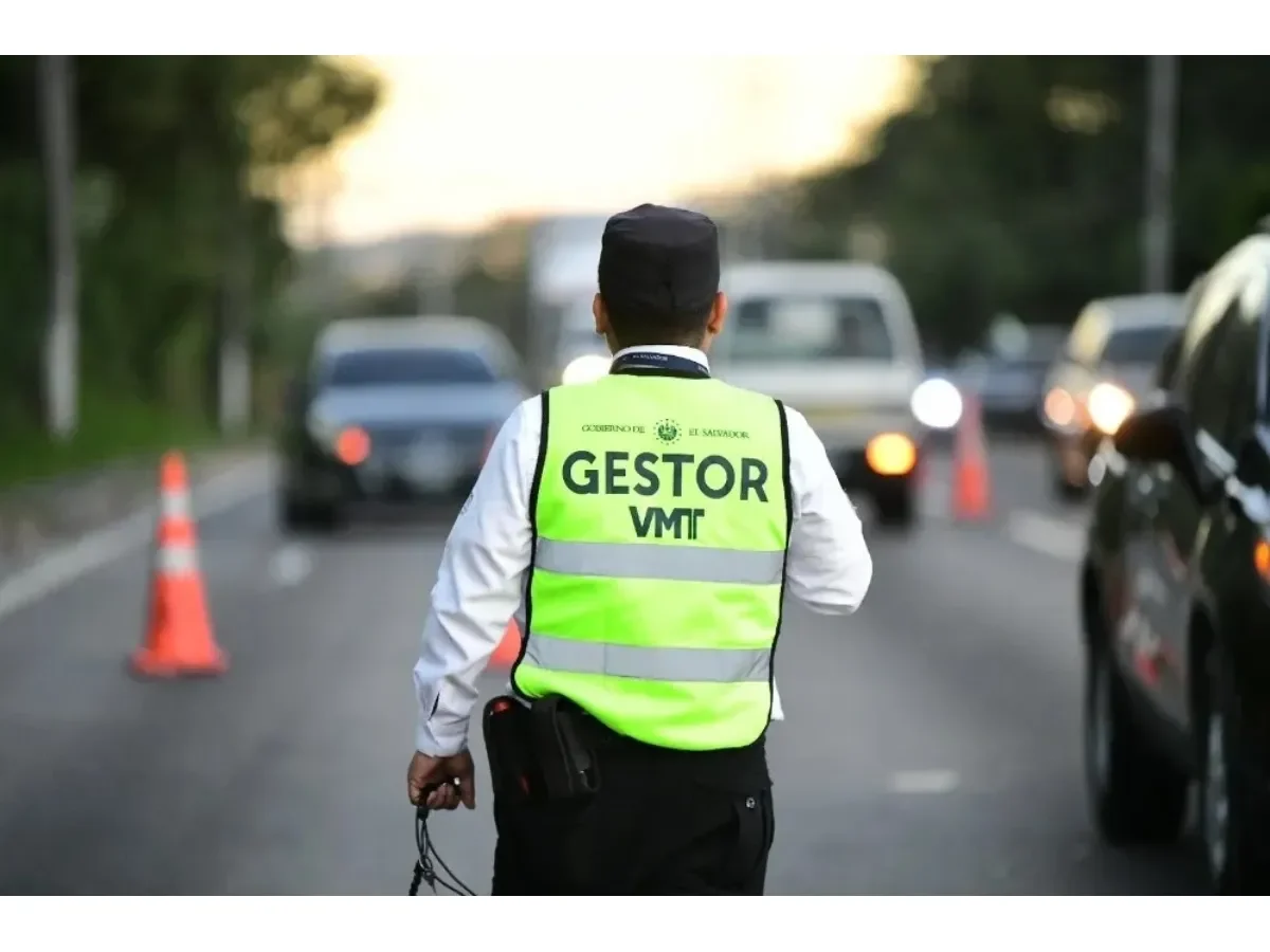 Cierre nocturno en bulevar Sergio Vieira de Mello por trabajos de drenaje en San Salvador