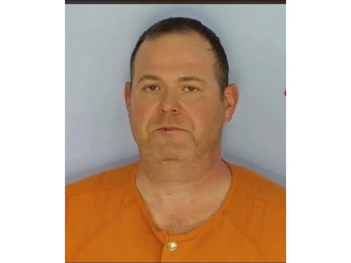 Médico en Florida enfrenta cargos por homicidio tras error quirúrgico fatal
