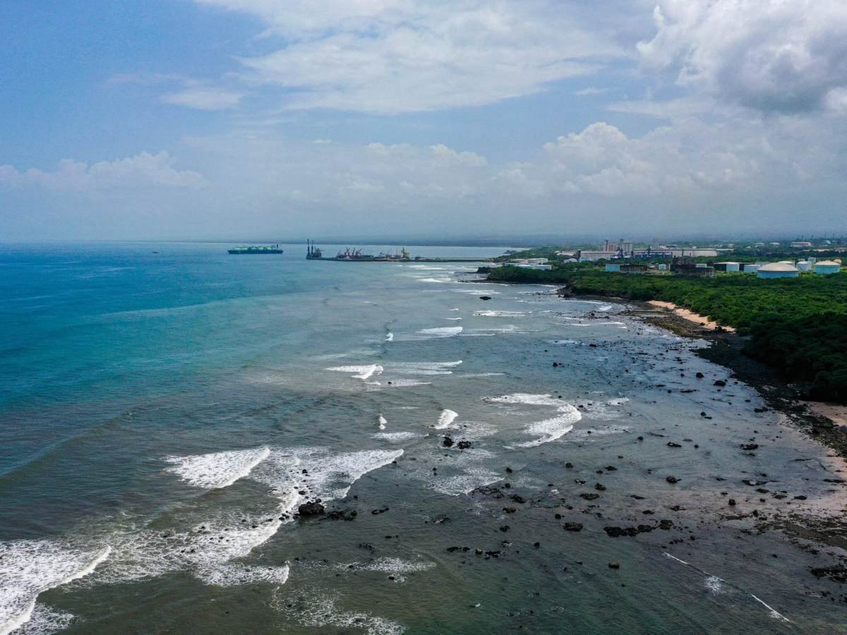 Ministerio de Medio Ambiente alerta sobre mareas vivas en la costa salvadoreña del 17 al 21 de abril