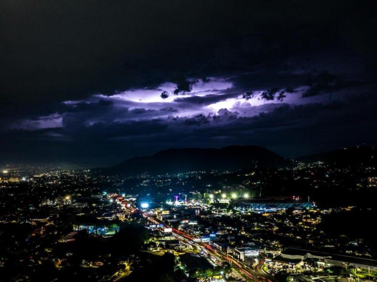 Lluvias y posibles granizadas afectan El Salvador este fin de semana, advierte el MARN