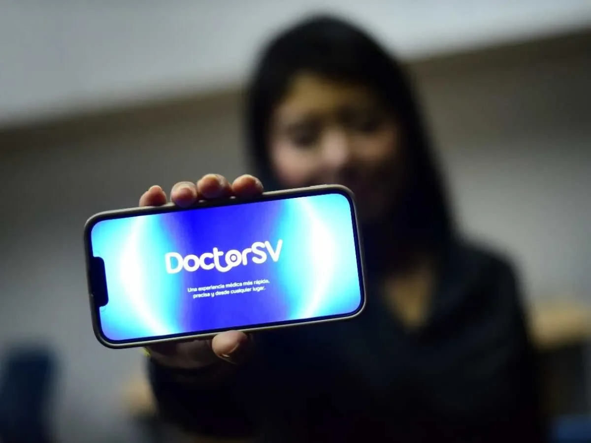 Gobierno solicita ratificación de préstamos por $576 millones para DoctorSV y educación digital