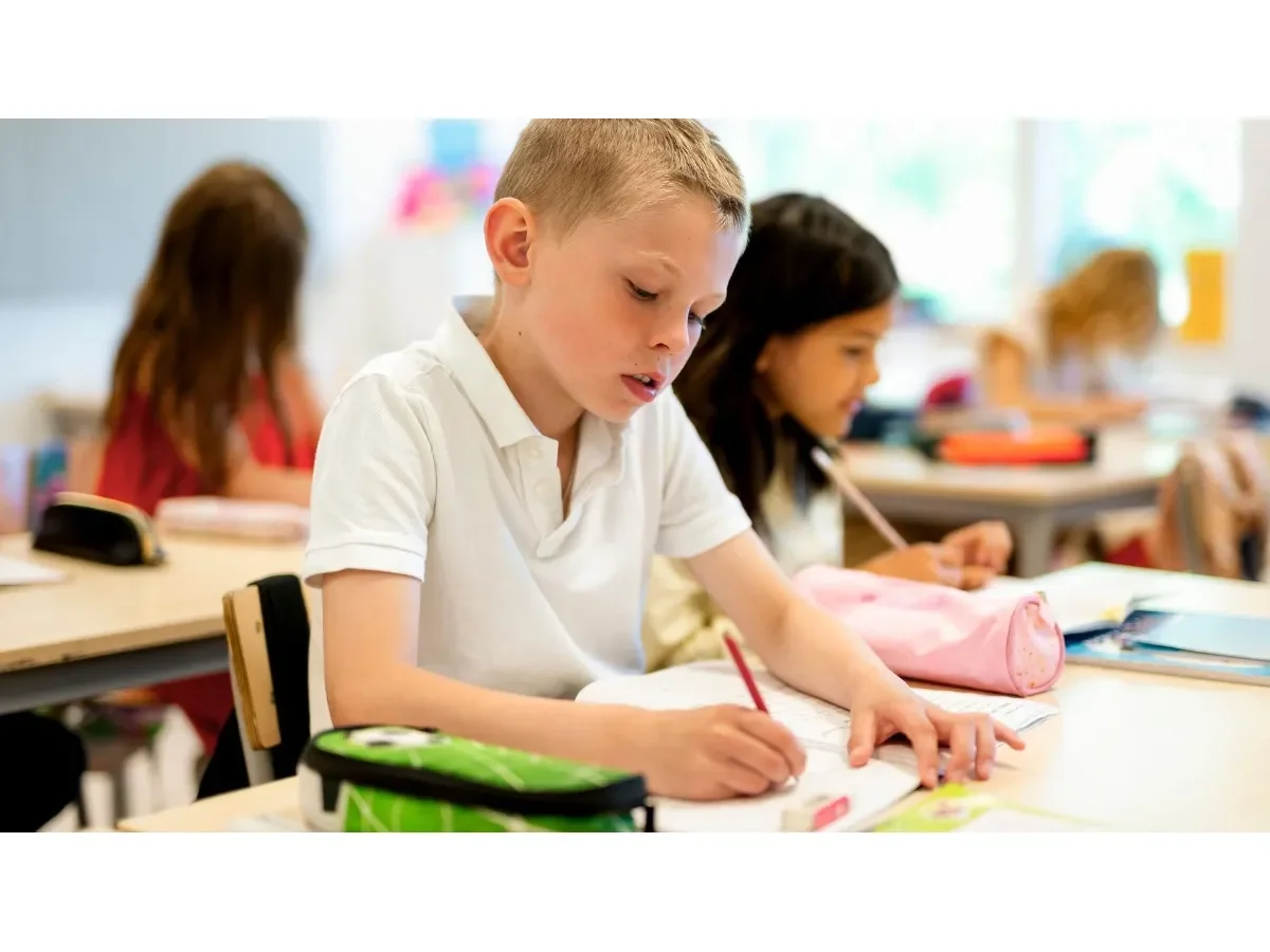 Suecia redefine su educación: el retorno al papel para mejorar la alfabetización