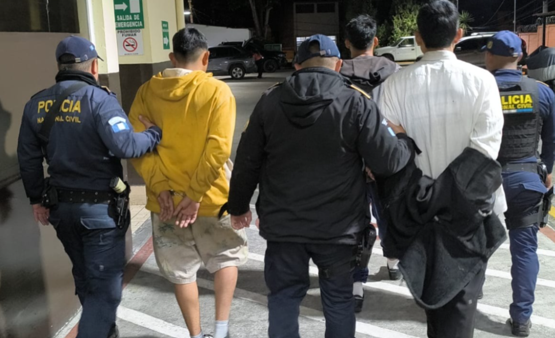 PNC captura a tres presuntos sicarios tras ataque armado en Mixco