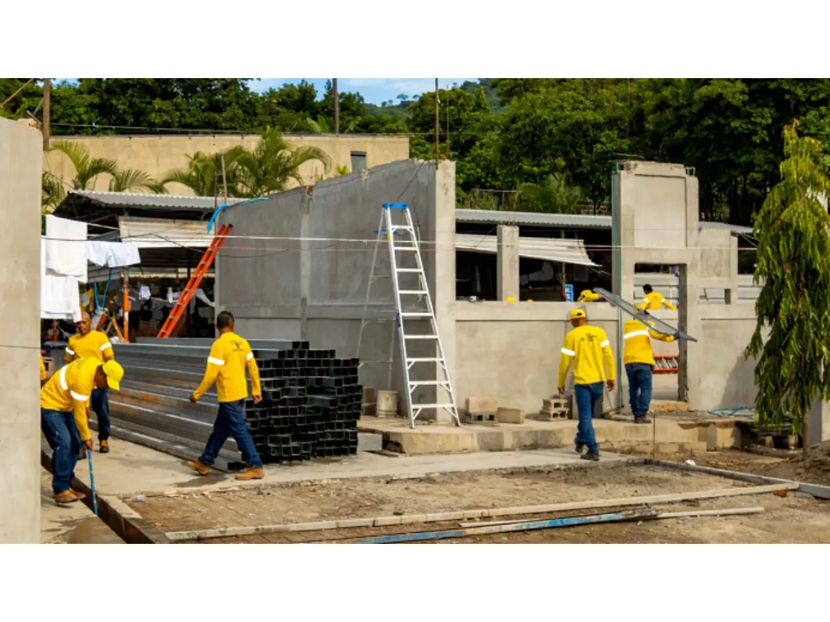 Gobierno de El Salvador invertirá casi un millón de dólares en 776 brazaletes electrónicos para privados de libertad
