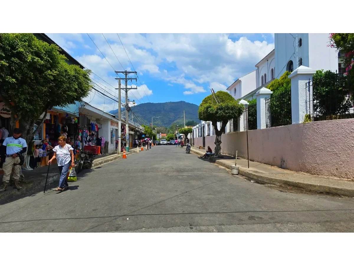 Alcaldía de Sonsonate implementa reordenamiento vial en Juayúa para mejorar circulación