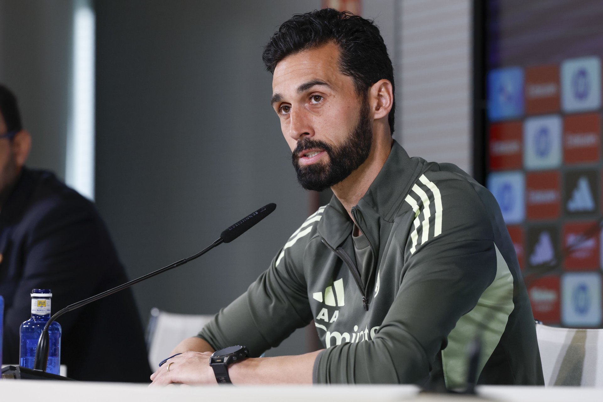 El futuro de Álvaro Arbeloa en el Real Madrid se mantiene en suspenso tras una temporada complicada