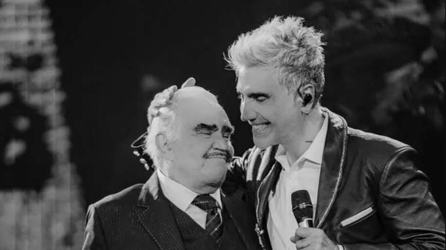 Vicente y Alejandro Fernández presentan dueto póstumo de “El Rey” en estilo banda