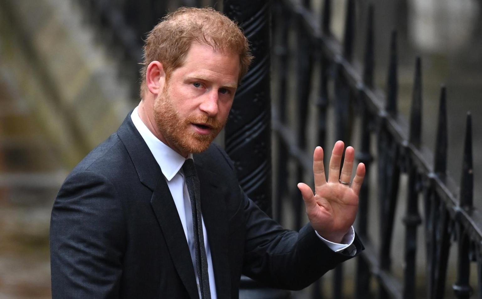 El príncipe Harry revela su lucha con la salud mental tras la muerte de la princesa Diana y su rol en la realeza