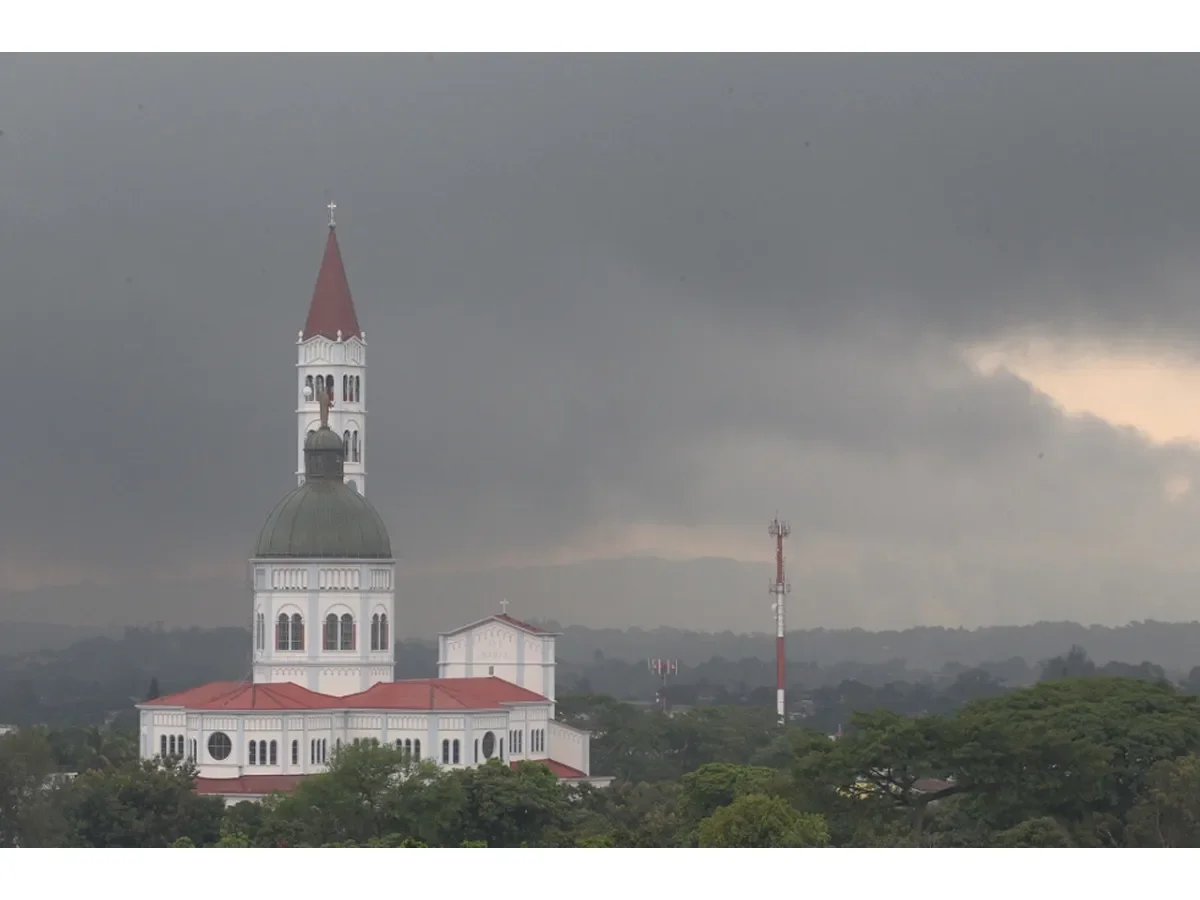 Medio Ambiente alerta sobre lluvias y ambiente caluroso para este fin de semana en El Salvador