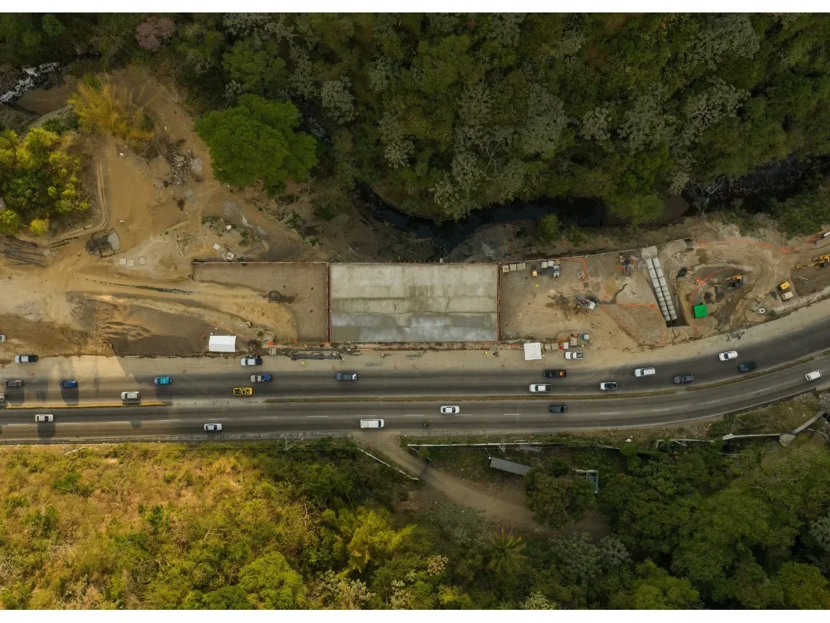 Transportistas de carga deben anticipar cierre total en Los Chorros por obras viales