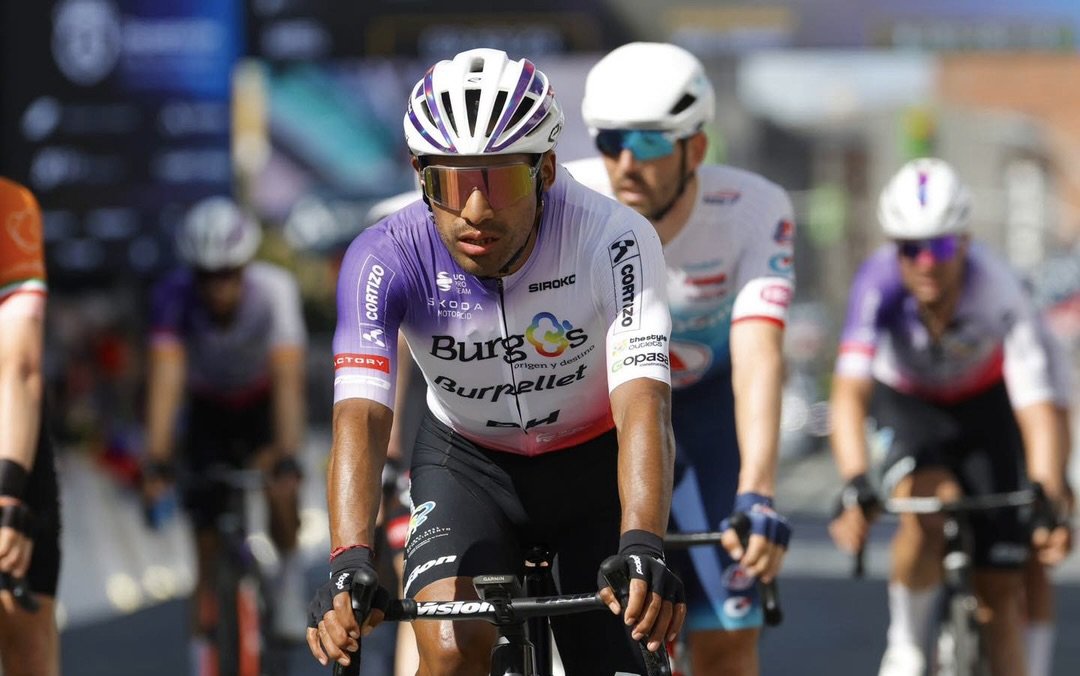 Sergio Chumil brilla en la etapa final de O Gran Camiño 2026 mientras Adam Yates conquista el título