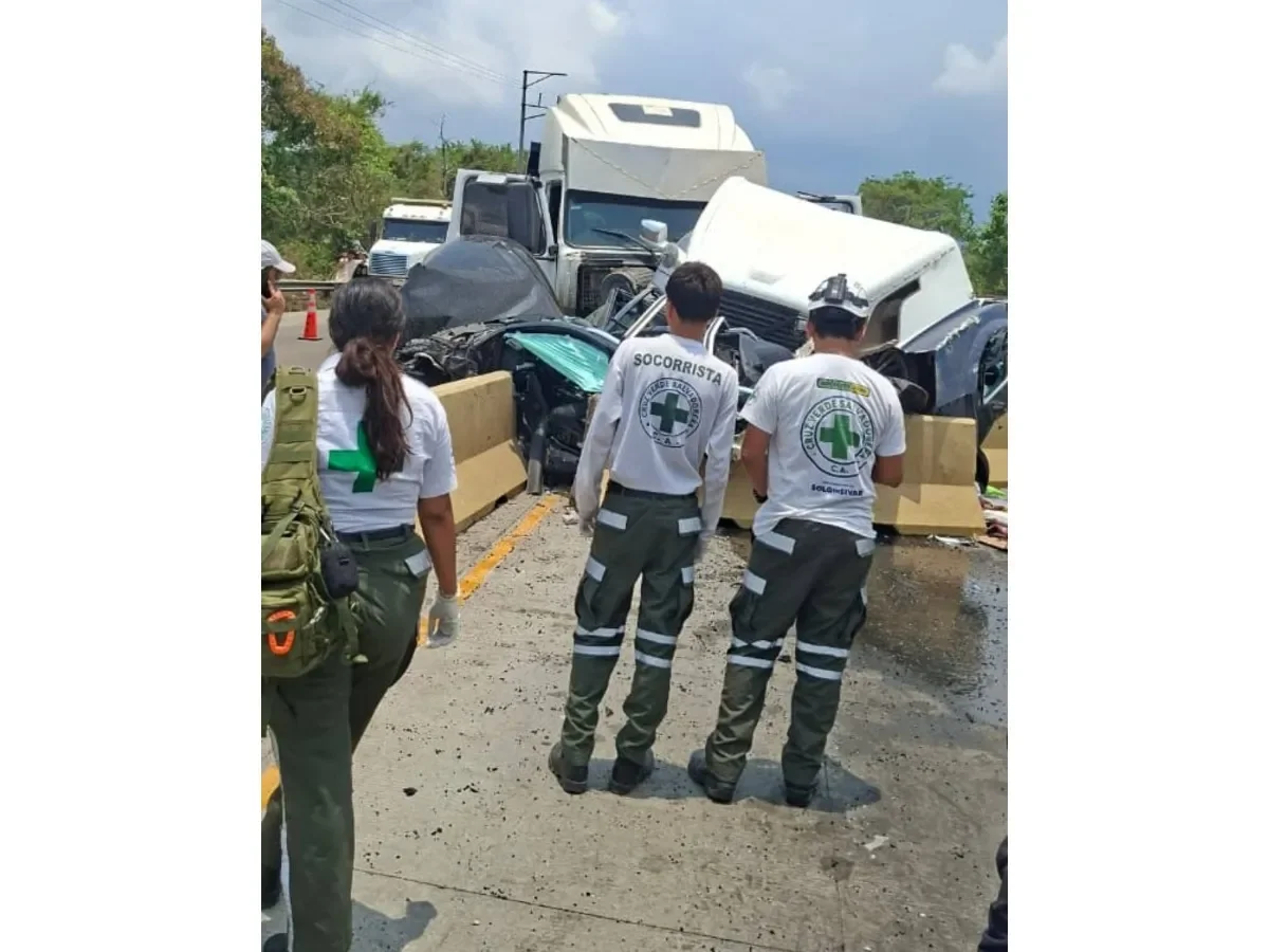 Accidente múltiple en carretera a Acajutla deja varios heridos y afecta paso vehicular