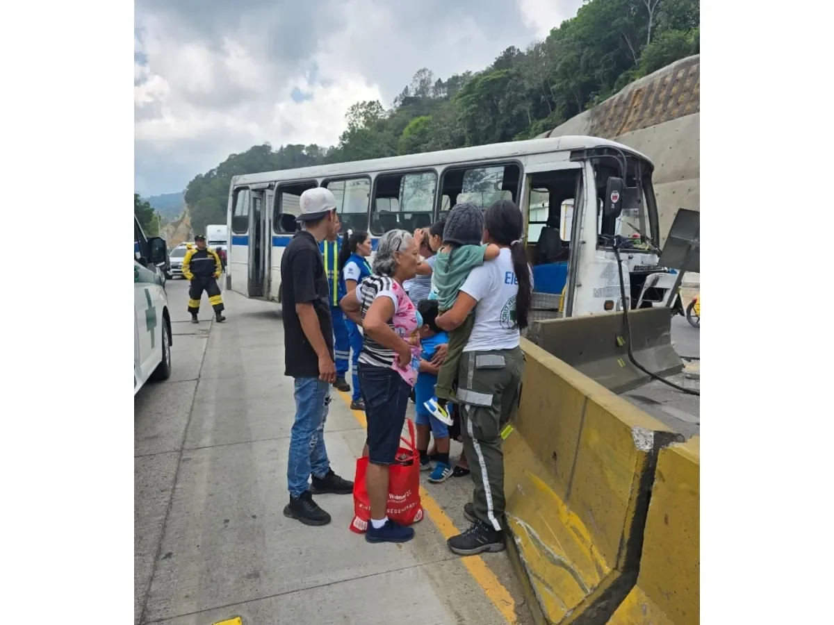 Accidente en carretera a Los Chorros deja cuatro personas lesionadas, entre ellas un niño de tres años