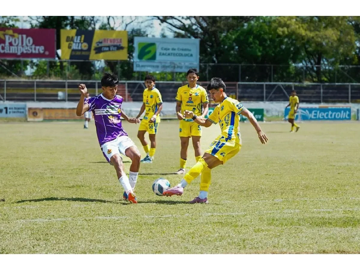 William Barrera: Juventud, compromiso y pasión entre el fútbol y el rescate en Zacatecoluca