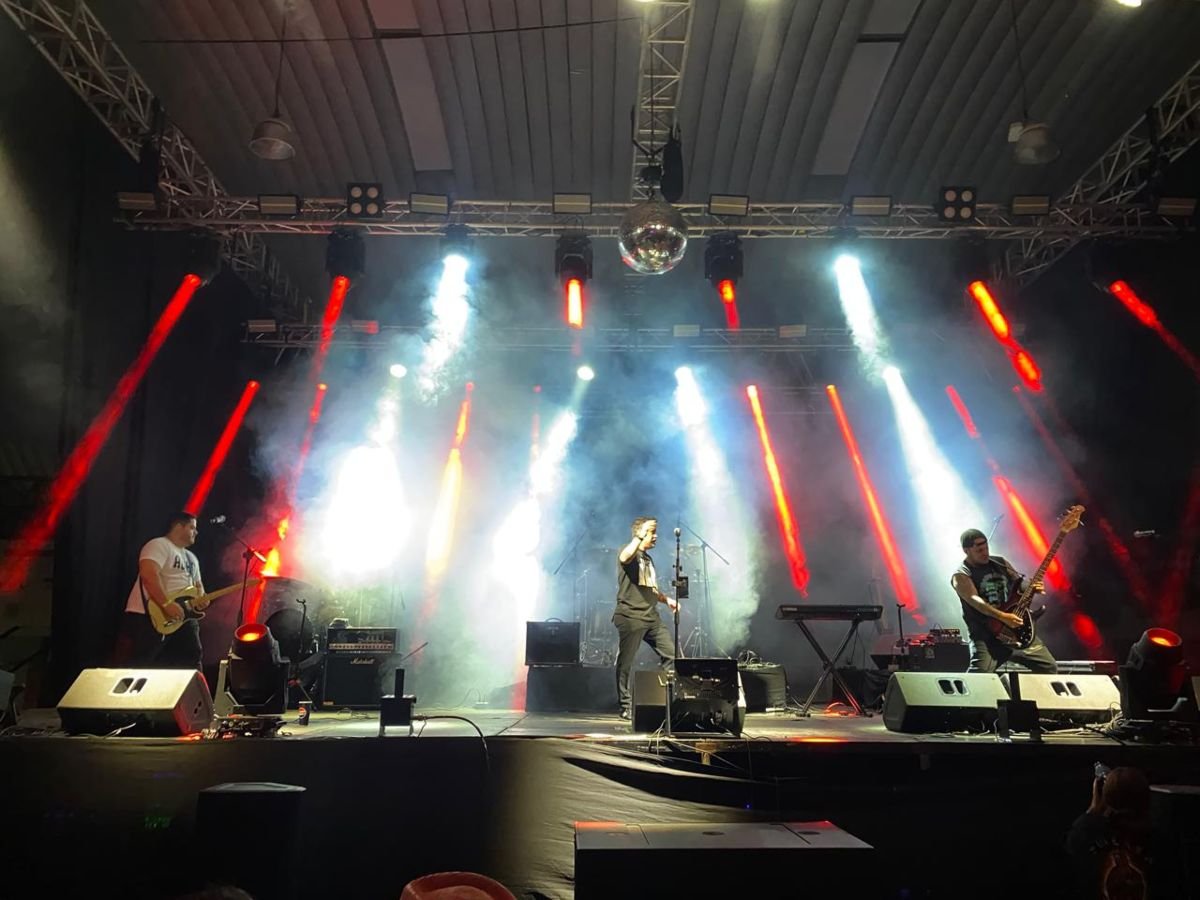 Plastilina Mosh en El Salvador: una noche de nostalgia y energía en un concierto inolvidable