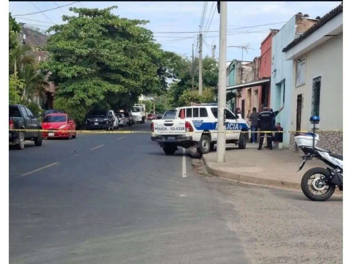 Investigan muerte de mujer hallada sin vida en su domicilio en Santa Ana