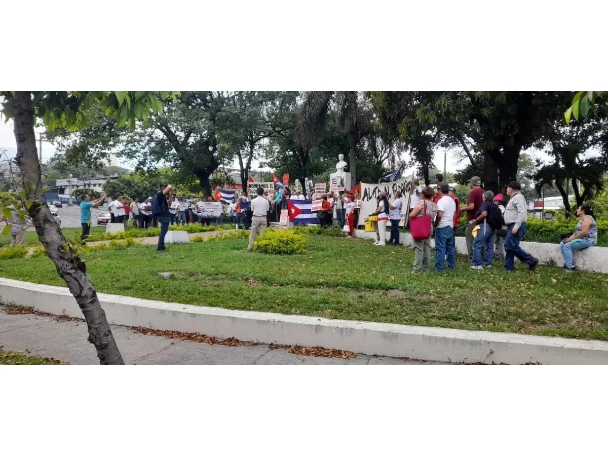 Organizaciones salvadoreñas exigen fin del bloqueo y respeto a Cuba en conmemoración de Playa Girón