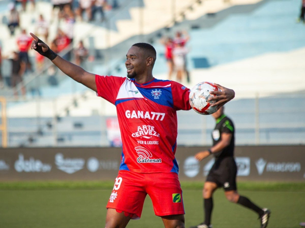 Luis Ángel Firpo rescata un empate agónico 2-2 ante Hércules en vibrante duelo en Las Delicias