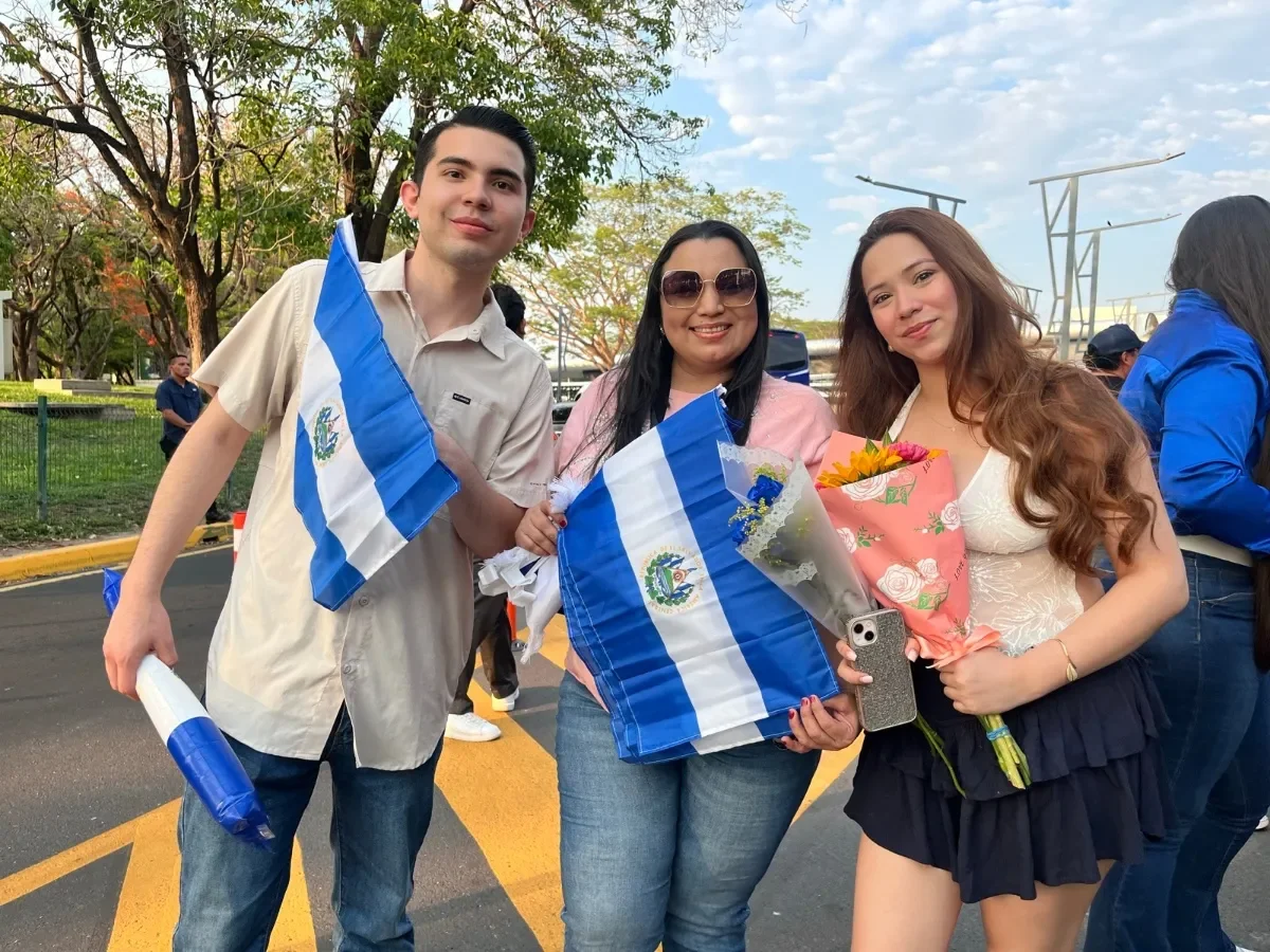 Autoridades y comunidad reciben a los Hermanos Flores en evento cultural emblemático