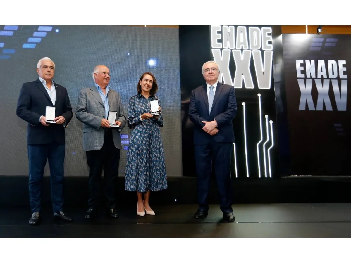 ANEP reconoce a La Prensa Gráfica por 25 años de apoyo estratégico en ENADE ANEP reconoce a La Prensa Gráfica por 25 años de apoyo estratégico en ENADE