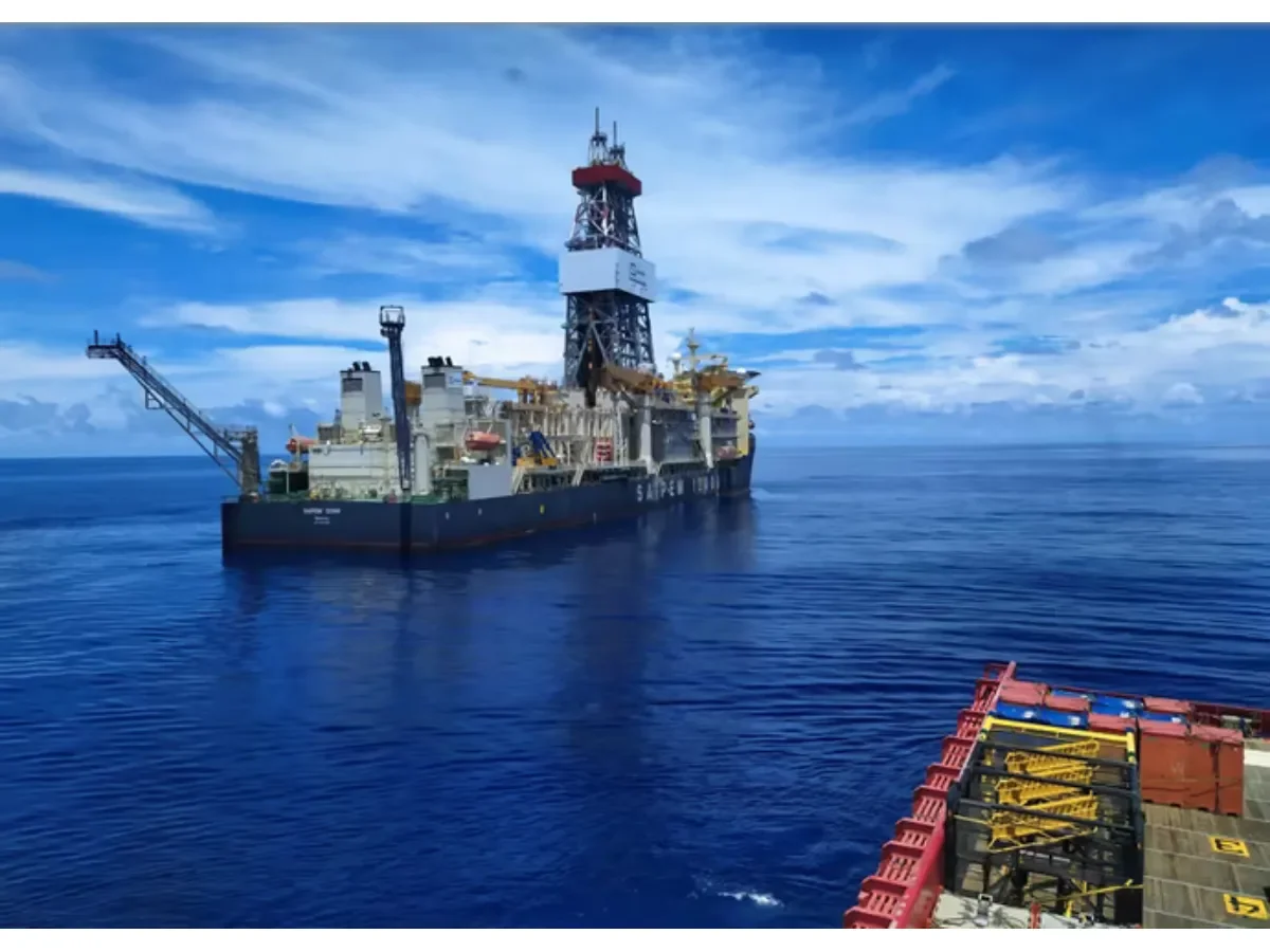 El precio del petróleo sube más de 6 % tras escalada de tensiones entre EE. UU. e Irán El precio del petróleo sube más de 6 % tras escalada de tensiones entre EE. UU. e Irán