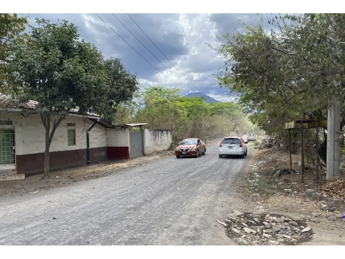 Habitantes de San Miguel exigen prioritizar pavimentación de calles en varias colonias urbanas