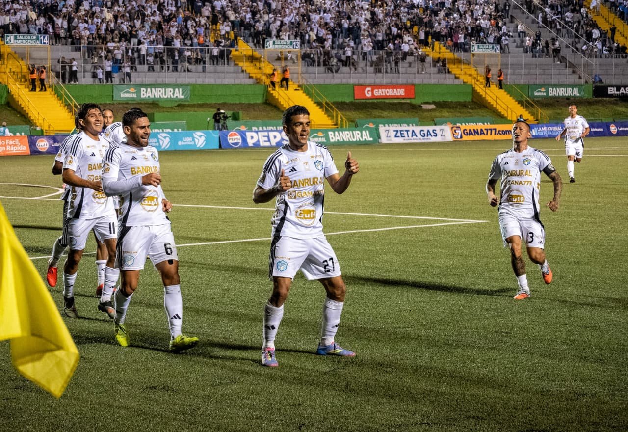 Comunicaciones asegura permanencia y clasifica a la liguilla tras vencer a Guastatoya