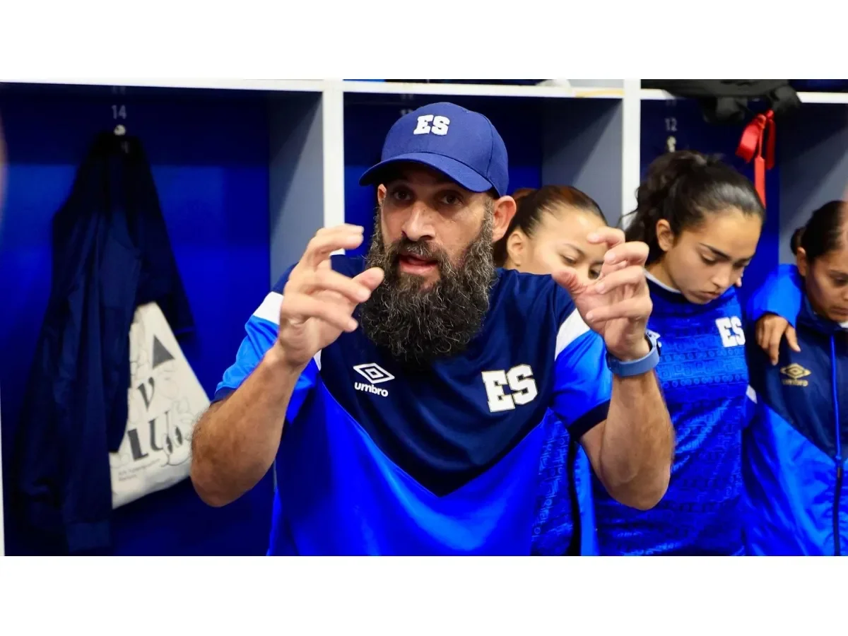 Selección femenina de El Salvador se prepara para enfrentar a Estados Unidos en repechaje mundialista
