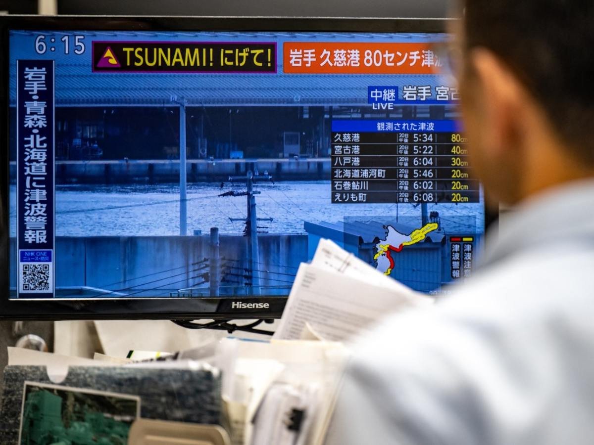 Japón eleva alerta por posible megaterremoto tras sismo de magnitud 7.7 en la costa noreste