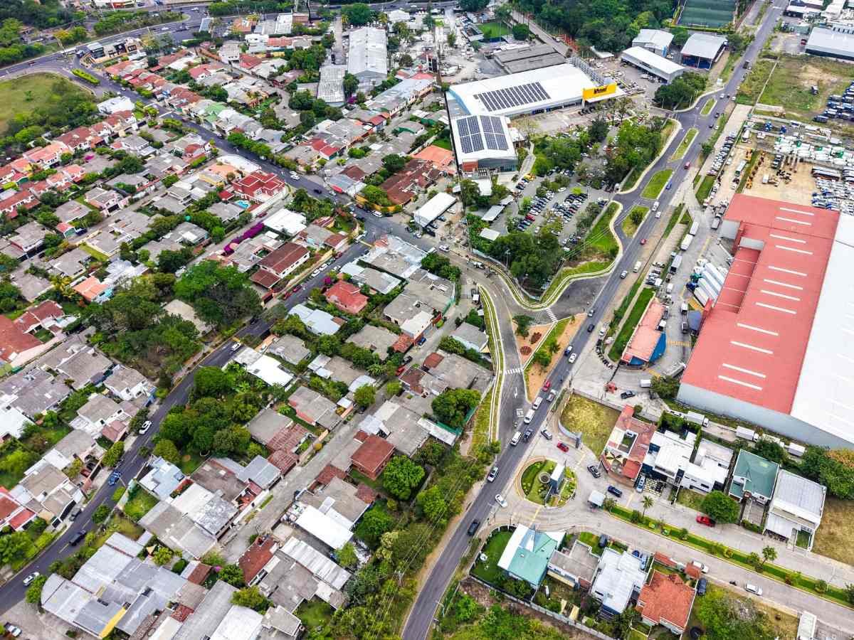 Nuevo acceso vial en Nuevo Cuscatlán mejora movilidad y reduce hasta 20 minutos de traslado