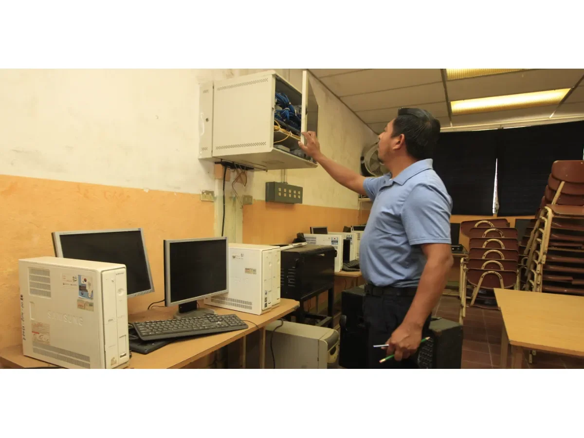 Gobierno de El Salvador asegura $501 millones para modernizar educación con conectividad digital Gobierno de El Salvador asegura $501 millones para modernizar educación con conectividad digital