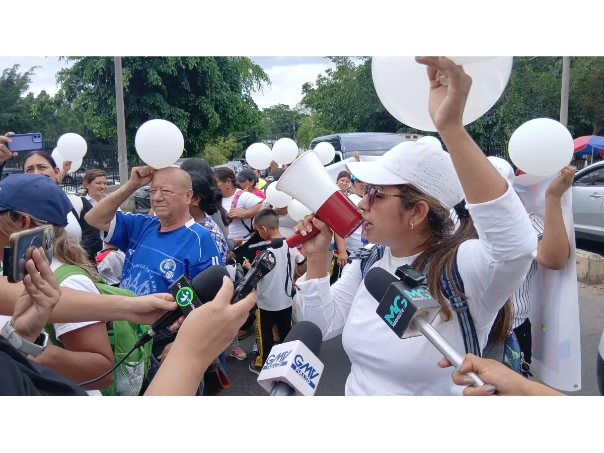 Padres exigen reinstalación de subdirectora en Complejo Educativo Alejandro de Humboldt