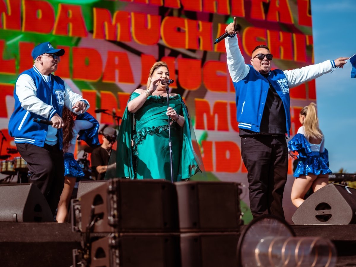 Crooked Stilo y Los Hermanos Flores brillan juntos en Coachella con \'Linda Muchachita\'