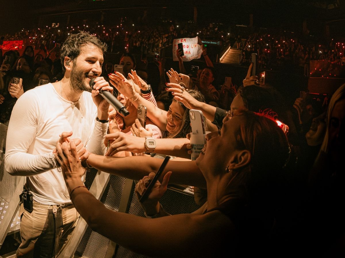 Sebastián Yatra inicia su \'Entre Tanta Gente Tour\' 2026 con éxito en Latinoamérica y prepara concierto en El Salvador