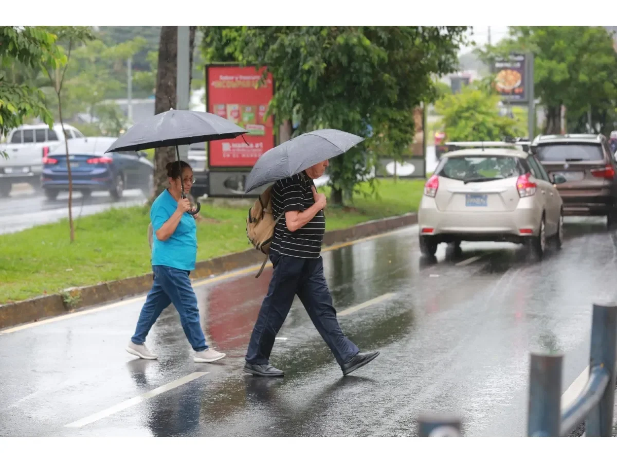 Ministerio de Medio Ambiente prevé lluvias y condiciones climáticas variables esta semana en El Salvador