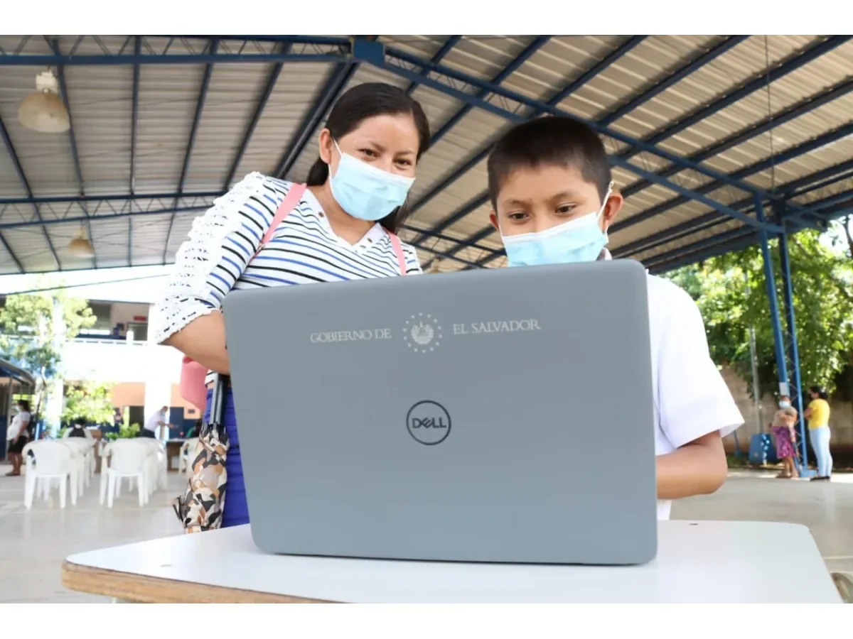 Asamblea Legislativa aprueba préstamos por $576 millones para salud y educación digital en El Salvador