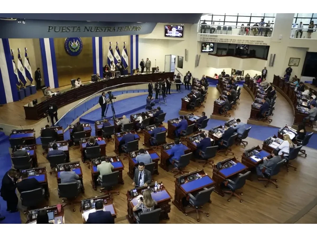 Asamblea Legislativa rechaza solicitud para reinstalar directora en centro educativo de Ahuachapán