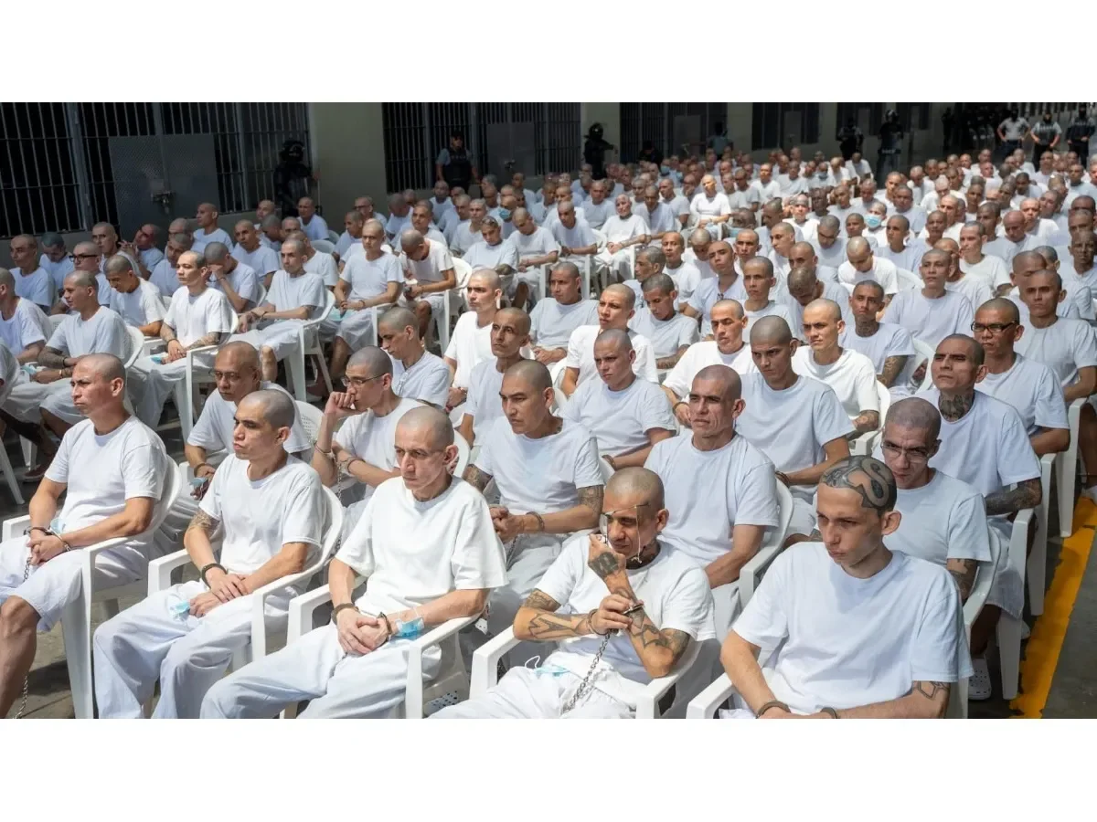 Audiencia masiva contra 22 líderes históricos de la MS-13 por más de 9,000 delitos en El Salvador