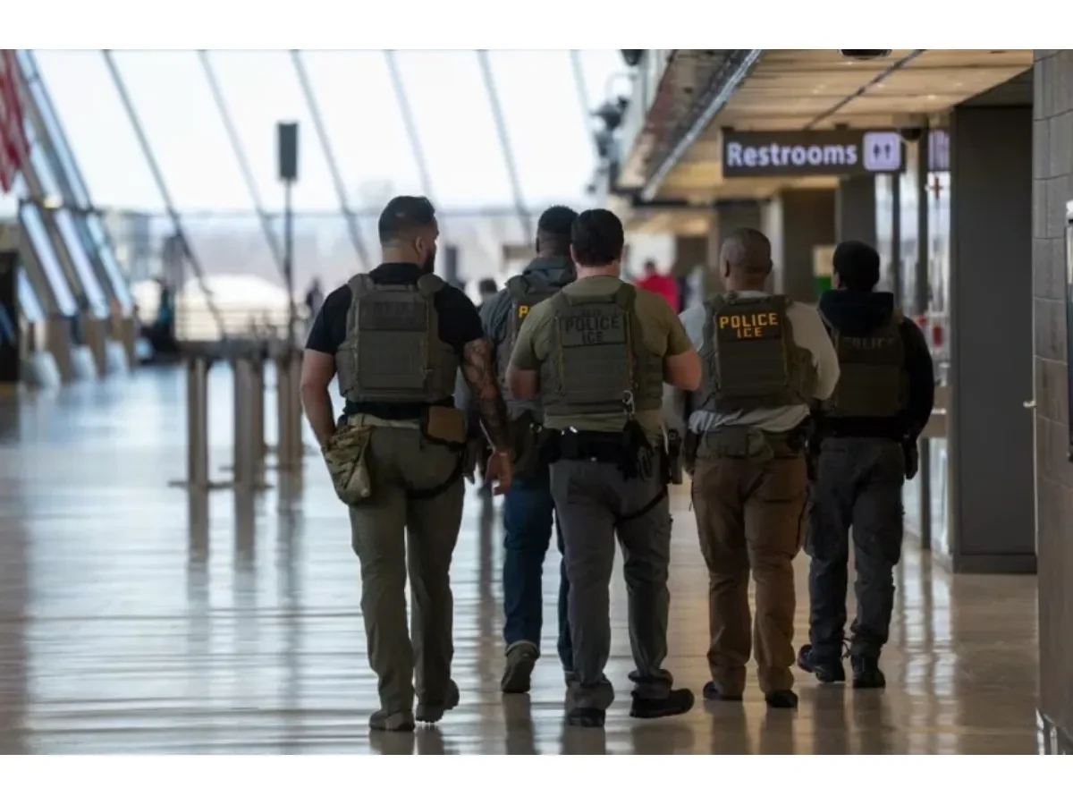 Tribunal federal bloquea ley de California que prohibía uso de máscaras a agentes de ICE en redadas migratorias