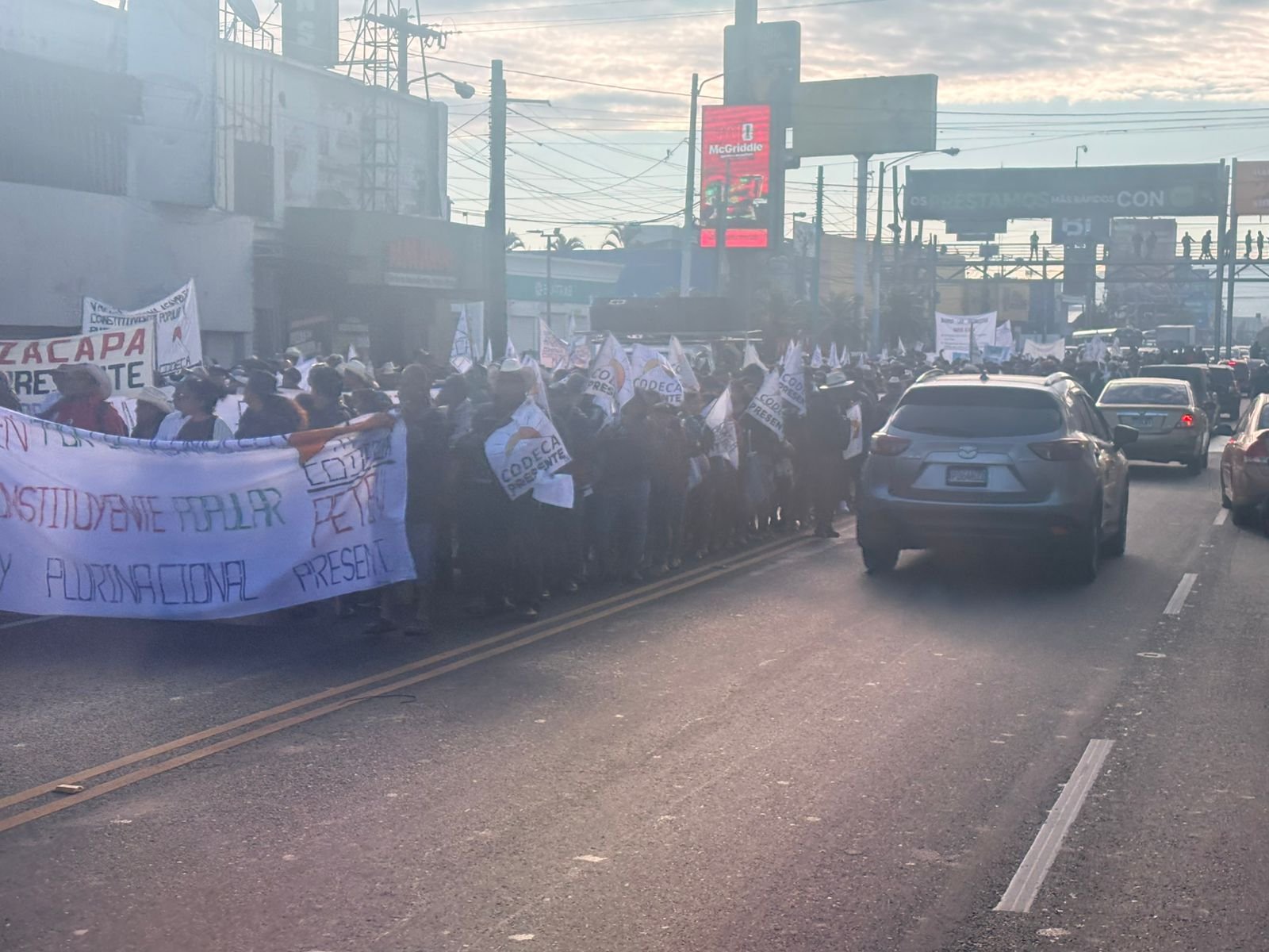 Manifestaciones generan congestión vehicular en puntos clave de Ciudad de Guatemala este 22 de abril