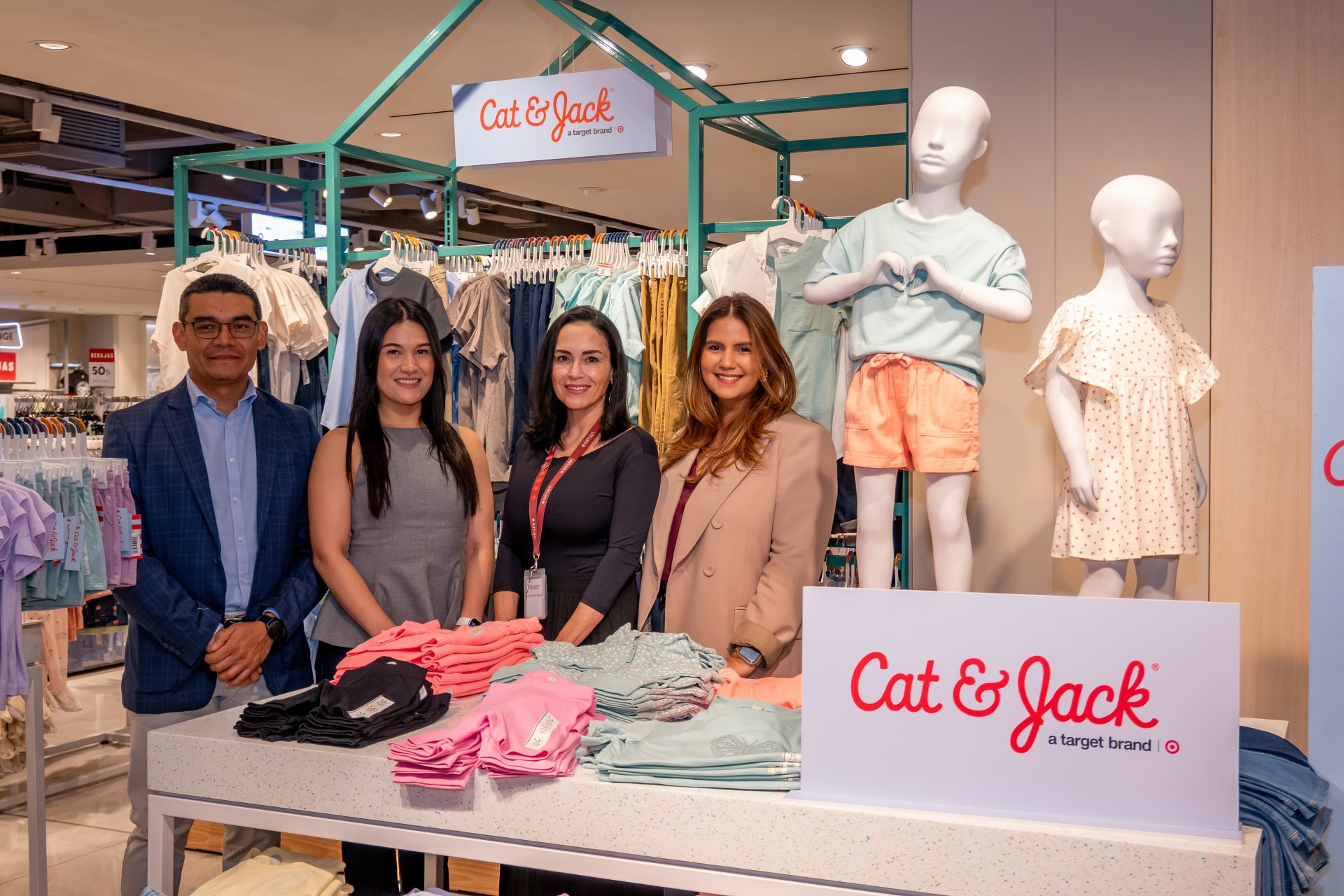 Almacenes SIMAN amplía su oferta en Guatemala con cuatro marcas internacionales de Target Almacenes SIMAN amplía su oferta en Guatemala con cuatro marcas internacionales de Target