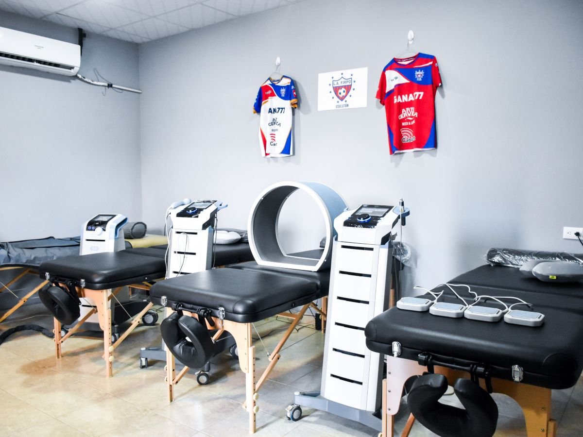 C.D. Luis Ángel Firpo inaugura clínica de recuperación moderna en el Sergio Torres Rivera