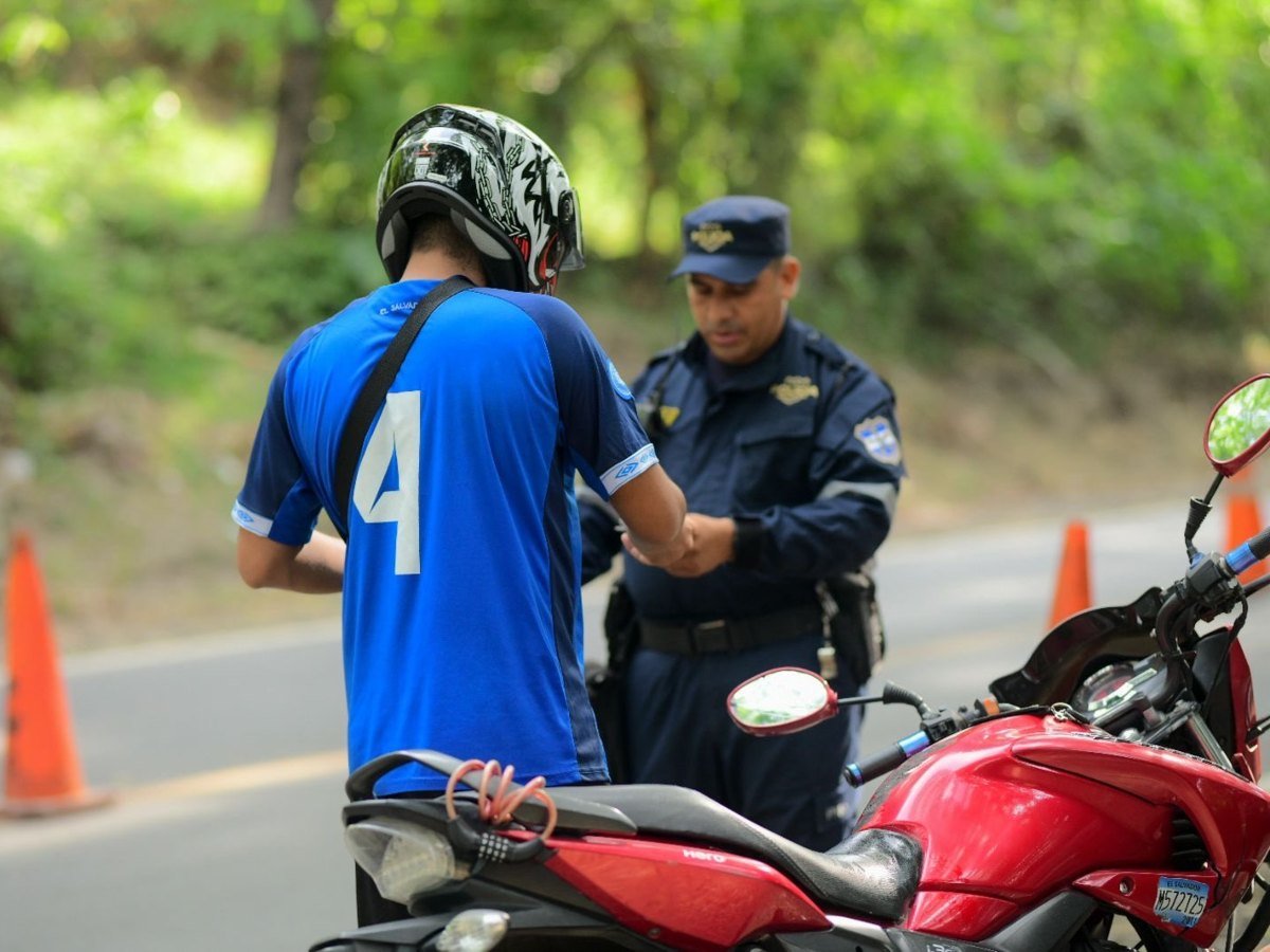 Cómo consultar y pagar multas de tránsito en línea en El Salvador de forma segura
