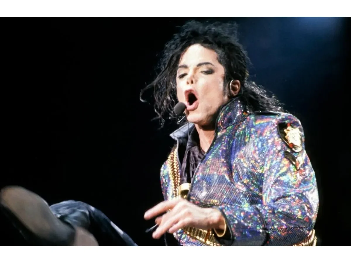 Sobrino de Michael Jackson aclara controversia sobre vitiligo y cambio de piel