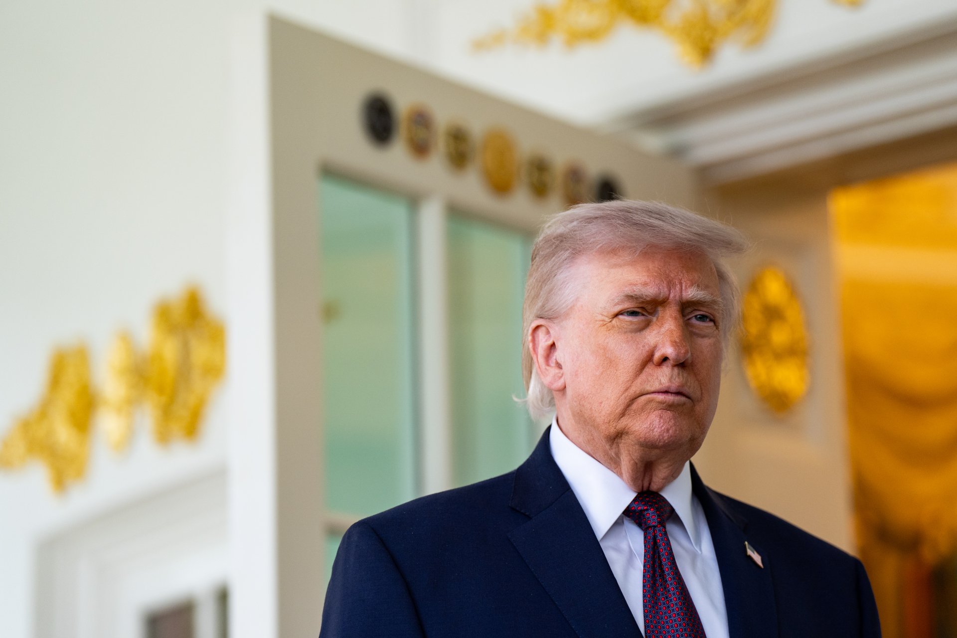 Trump considera acuerdo con Irán que incluye concesiones criticadas a Obama, generando dudas y tensiones