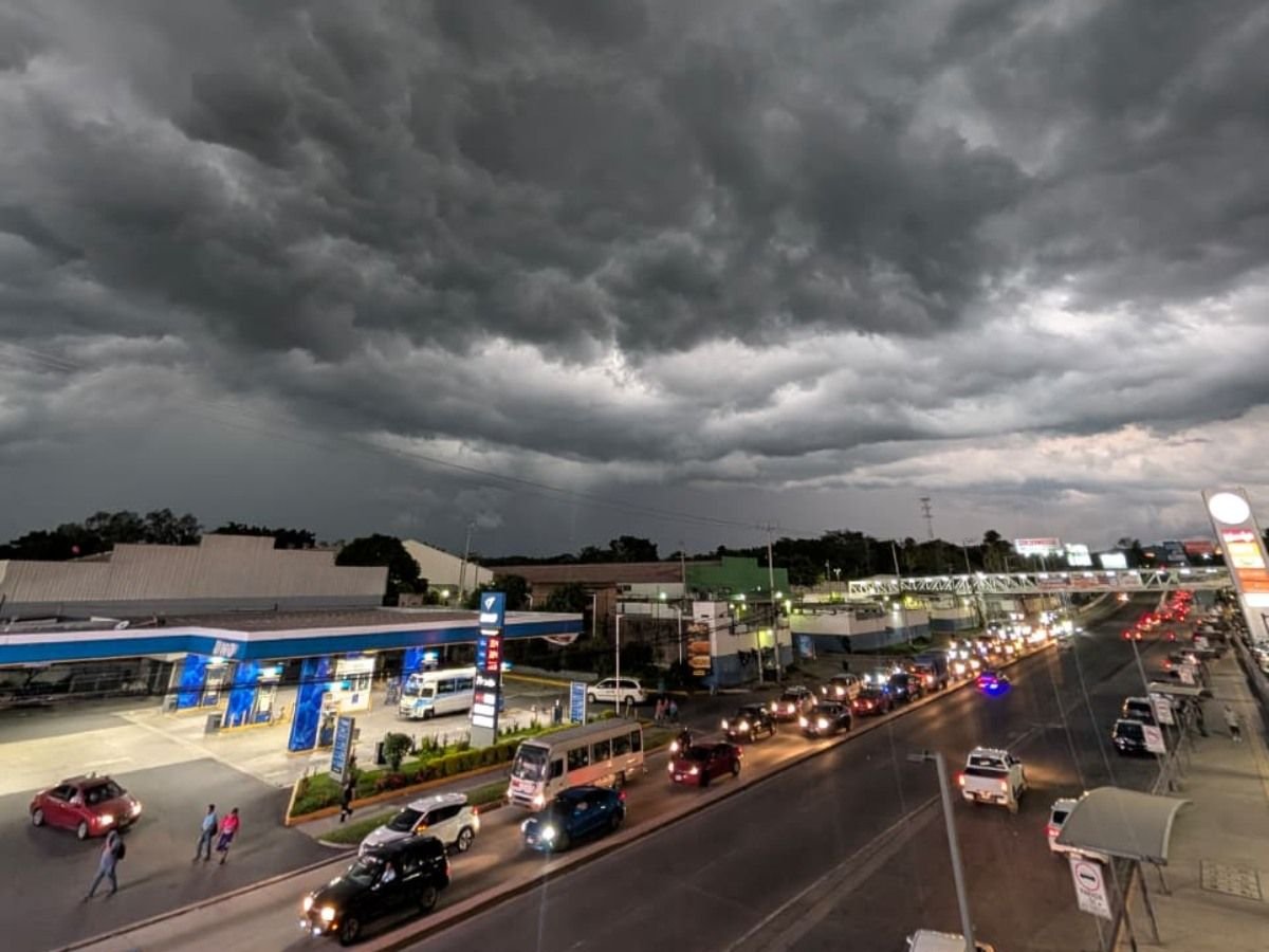 Lluvias persistirán en El Salvador hasta la madrugada y continuarán este viernes