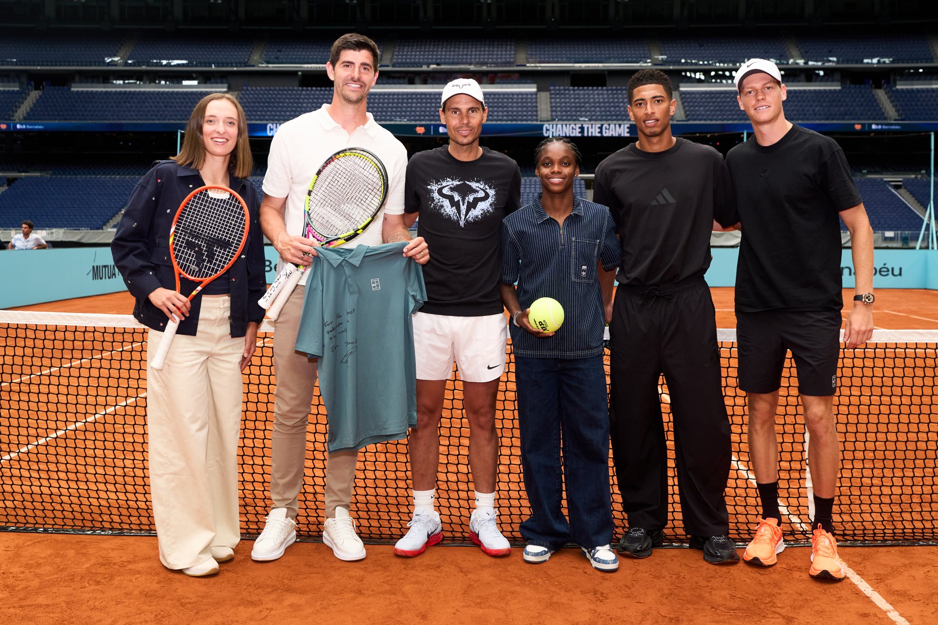 Estrellas del deporte inauguran pista de tenis en el Santiago Bernabéu durante el Masters 1000 Madrid