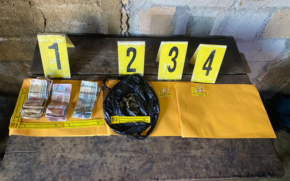 Capturan a cinco personas por narcomenudeo en Petén tras intentar incendiar droga y dinero