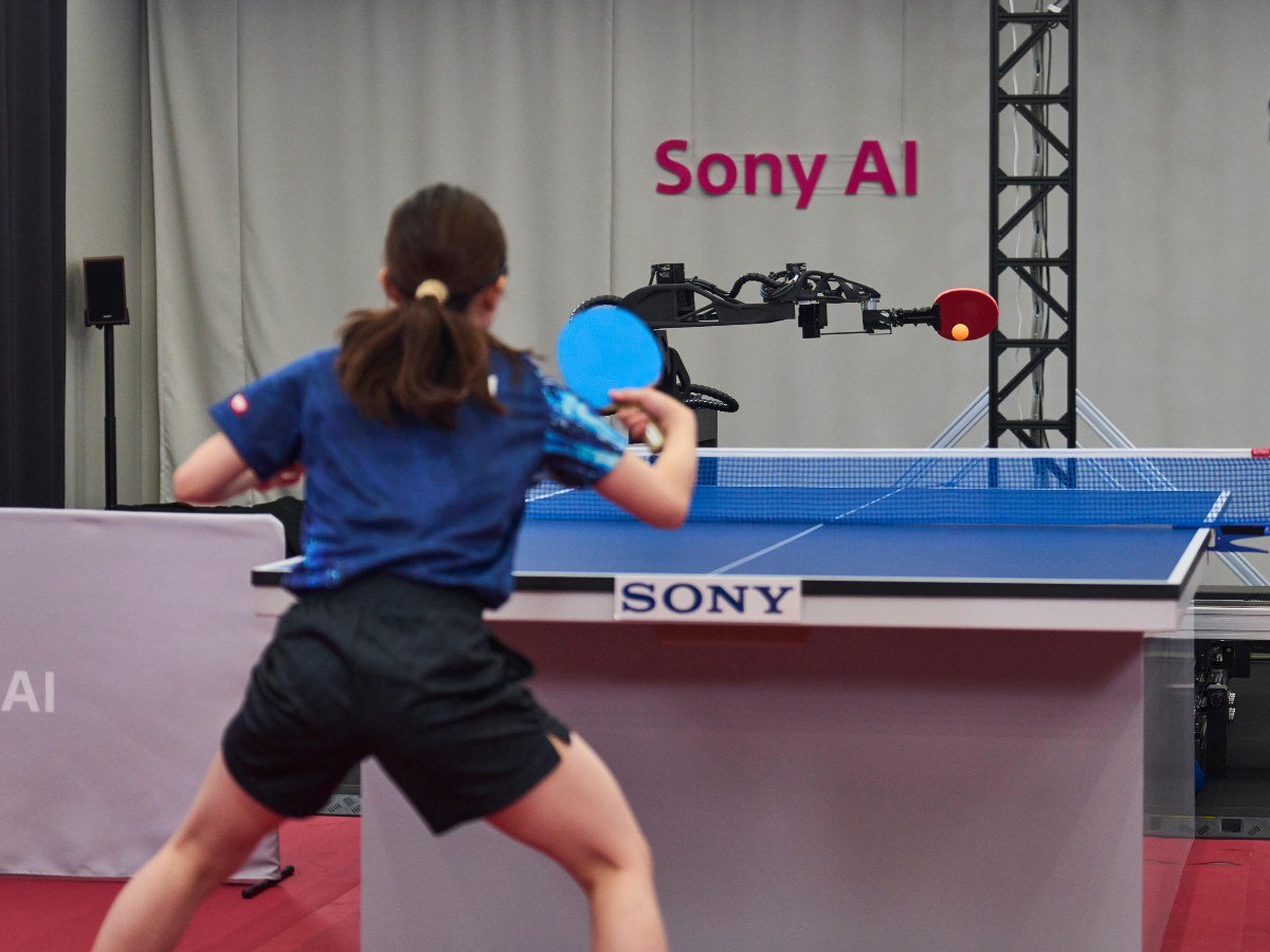 Robot con inteligencia artificial supera a deportistas de élite en tenis de mesa